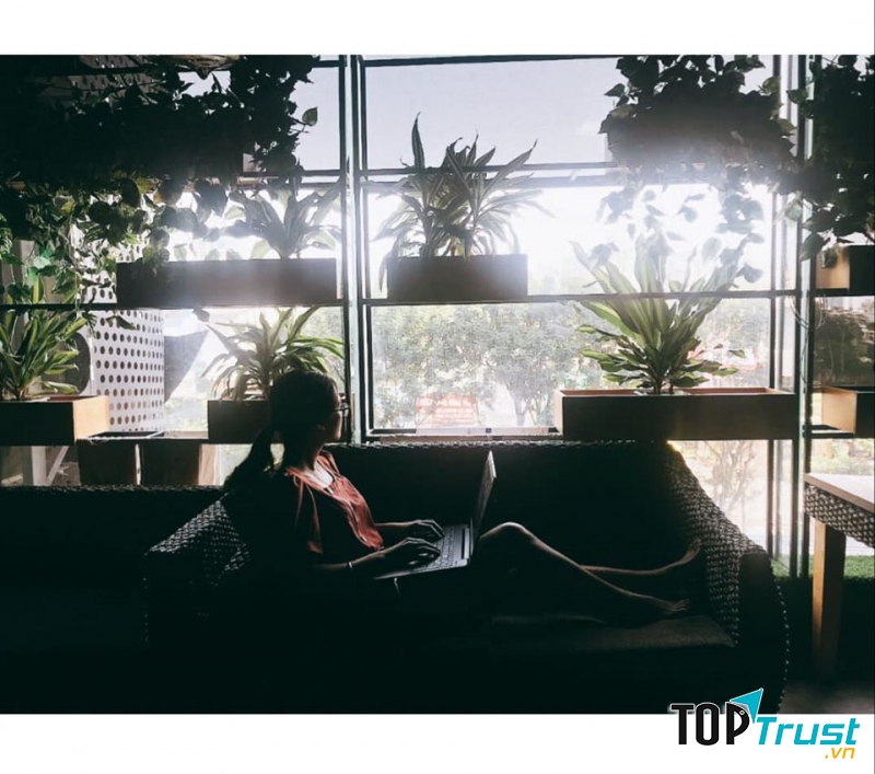 Đàn ông không thích trở thành “người hầu” bất đắc dĩ của người yêu.