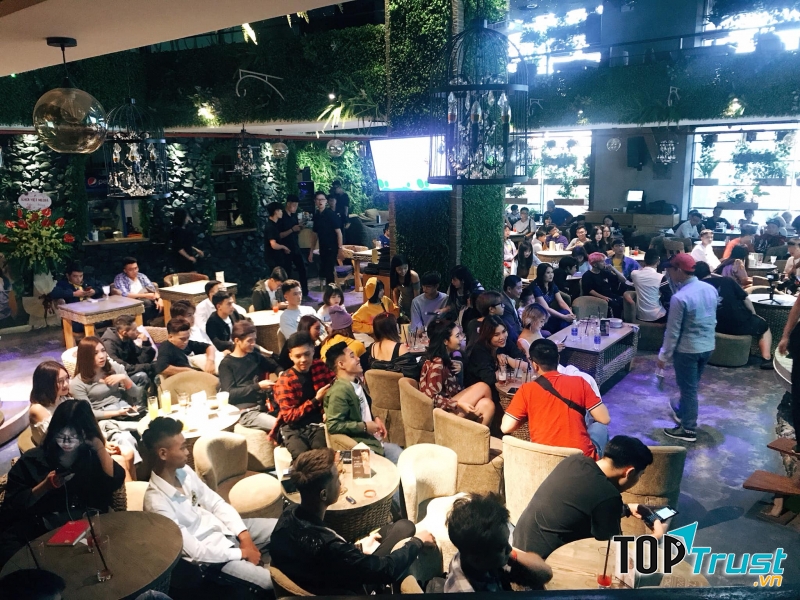 Trixie Café & Lounge