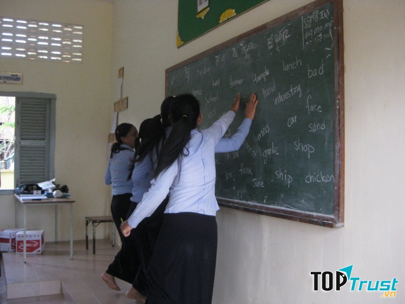 Trò chơi: Slap blackboard (đập vào bảng) - Trò chơi tiếng Anh vui nhộn