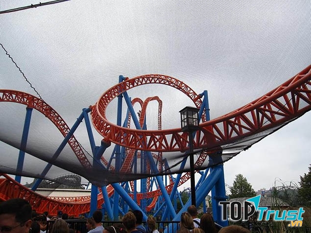 Đường ray được uốn lược tối đa để tạo cảm giác mạnh cho người chơi