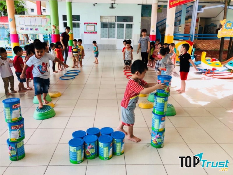 Trò chơi vận động: Nhảy qua hộp