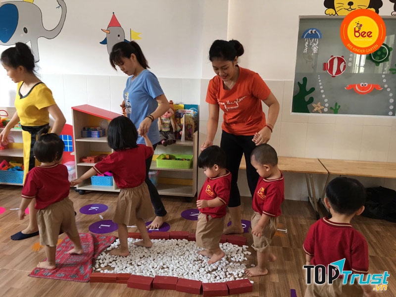 Trò chơi vận động: Vượt chướng ngại vật