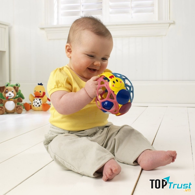 Trẻ thích những quả bóng màu sắc
