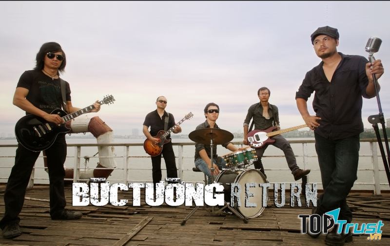 5 thành viên của ban nhạc Bức Tường