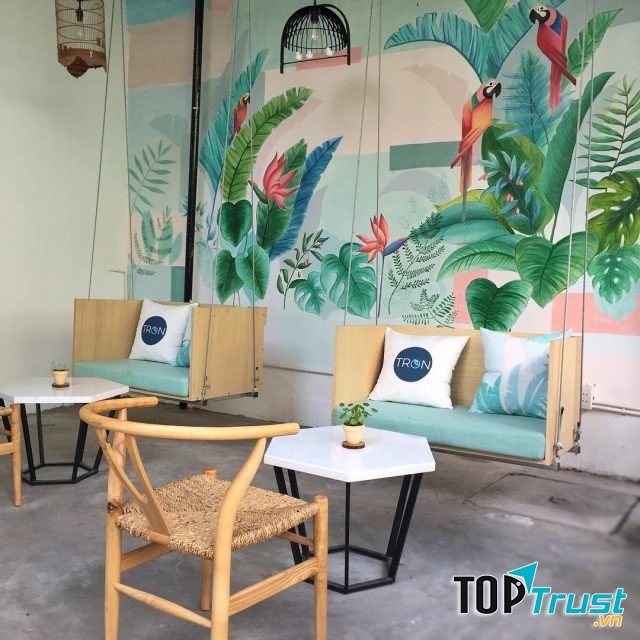 Những bức tường siêu cool ở Tròn Bistro