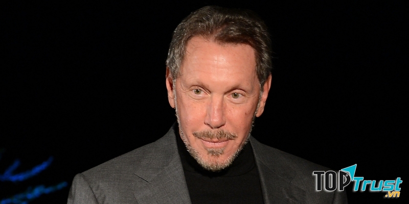 Larry Ellison - đồng sáng lập và giám đốc điều hành của tập đoàn Oracle, chuyên về phần mềm quản trị.