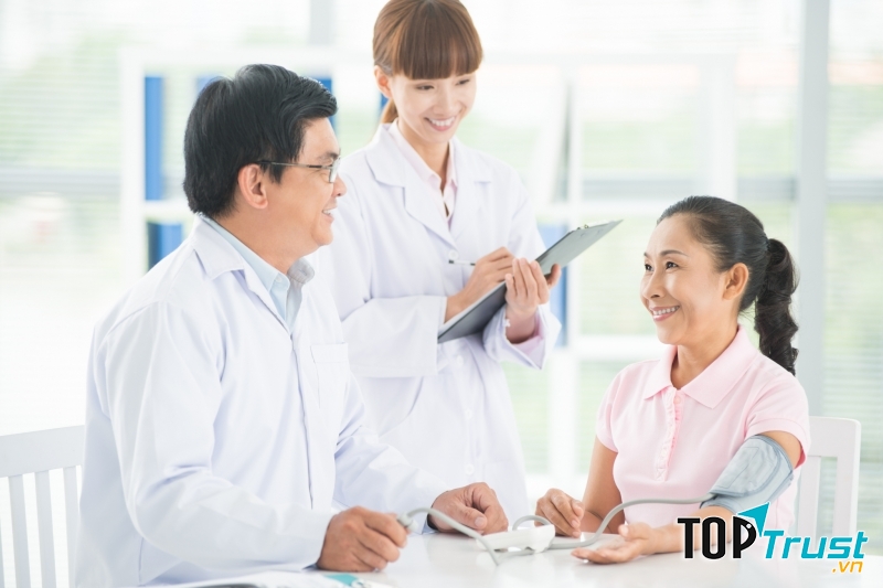 Không nên sinh con khi tuổi đã cao