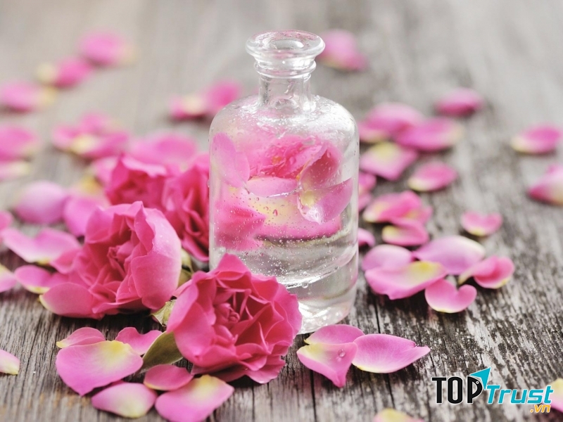Nước hoa hồng tự làm luôn rất an toàn cho da