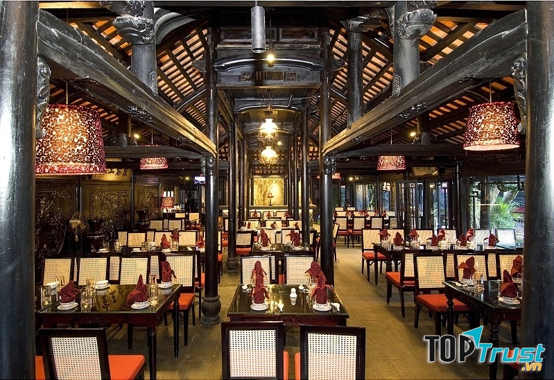 Nhà hàng trong Trúc Lâm Viên