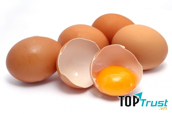 Trong trứng có nhiều chất dinh dưỡng, có thể giúp bạn sở hữu một mái tóc cùng bộ móng tay móng chân và cơ thể khỏe mạnh.