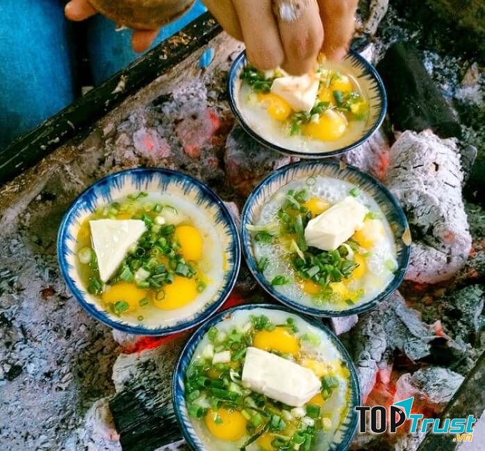 Trứng nướng kết hợp với trà tắc cũng đem lại vị ngon không kém