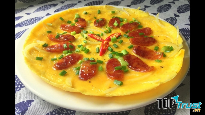 Trứng chiên lạp xưởng