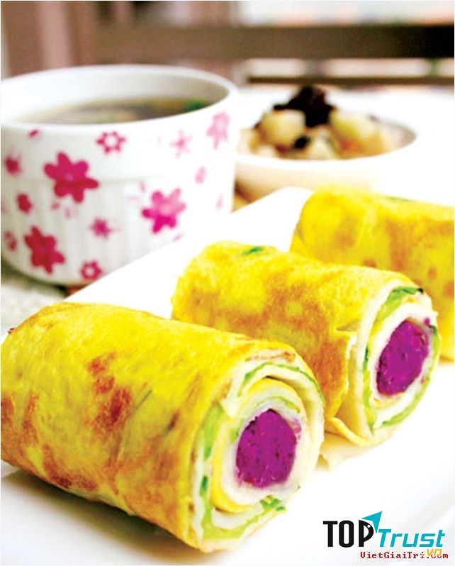 Trứng cuộn khoai lang tím
