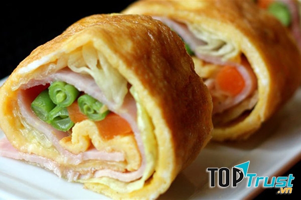 Trứng cuộn rau củ chiên