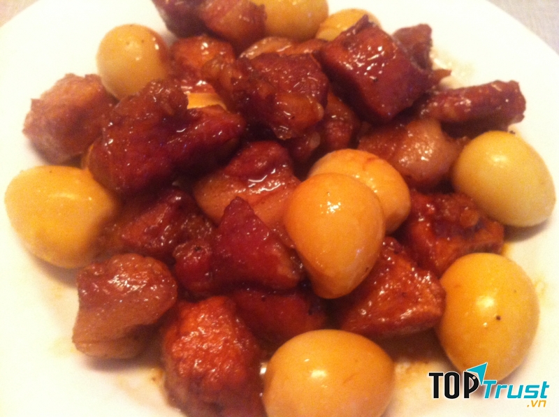 Trứng cút kho thịt