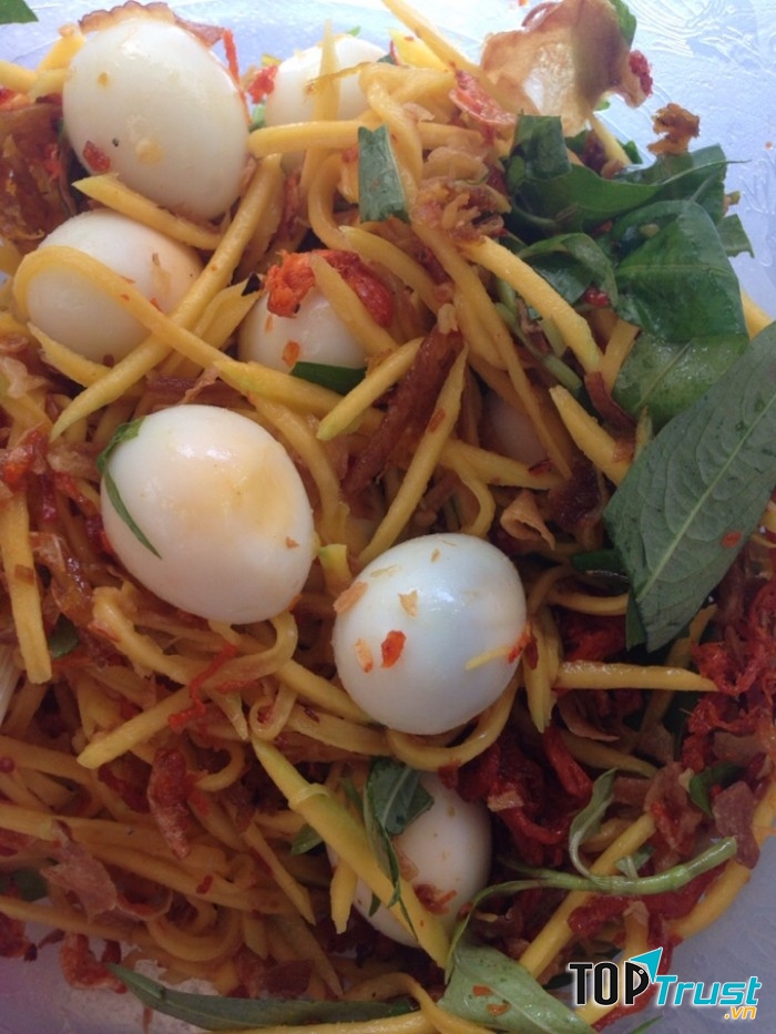Trứng cút lắc