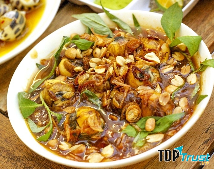 Cút lộn xào me
