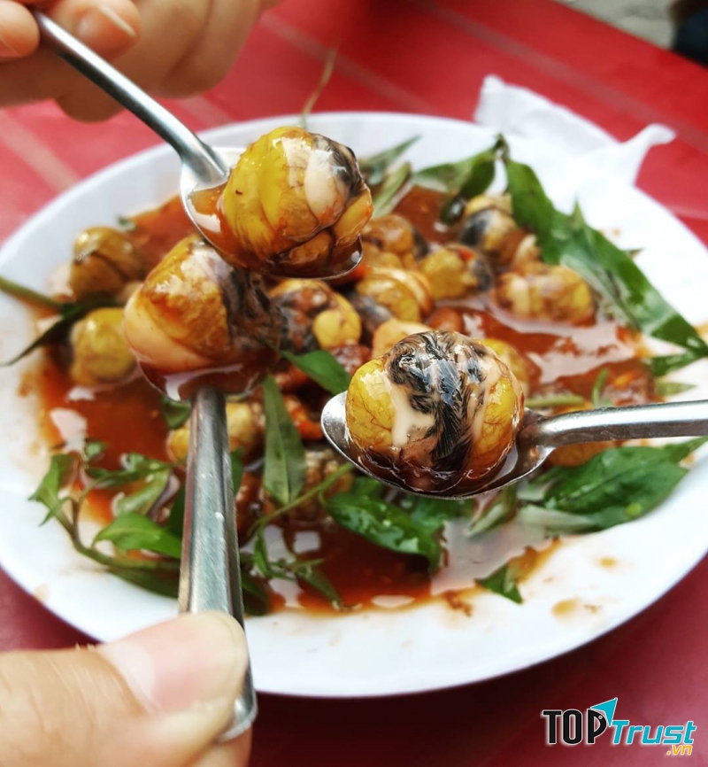 Cút lộn xào me
