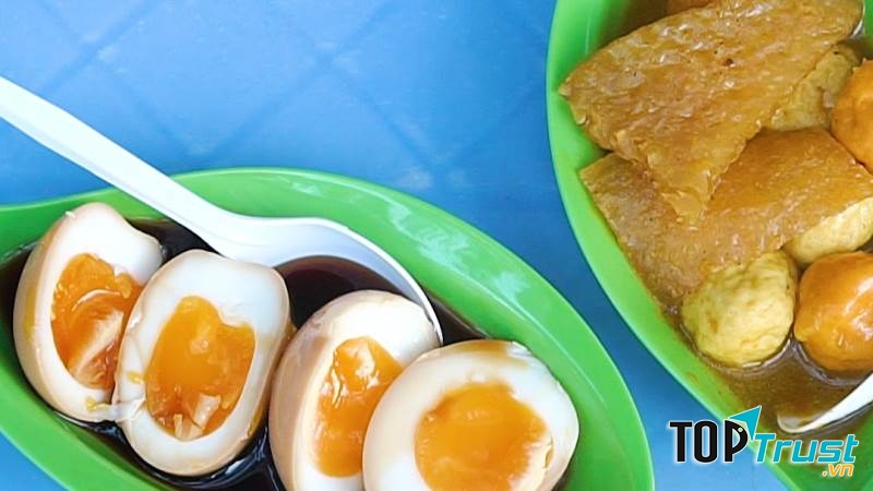 Trứng gà lòng đào – 5.000đ/trứng