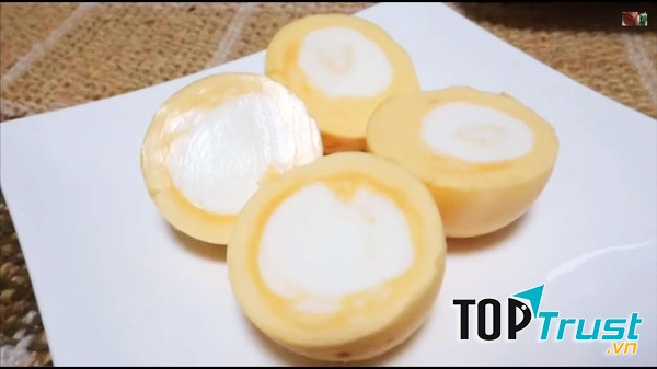 Trứng lộn ngược lòng trắng và lòng đỏ