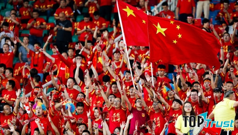 CĐV Trung Quốc  trong trận đấu vòng loại World Cup 2018 với Uzbekistan trên sân Vũ Hán, ngày 31/08/2017.