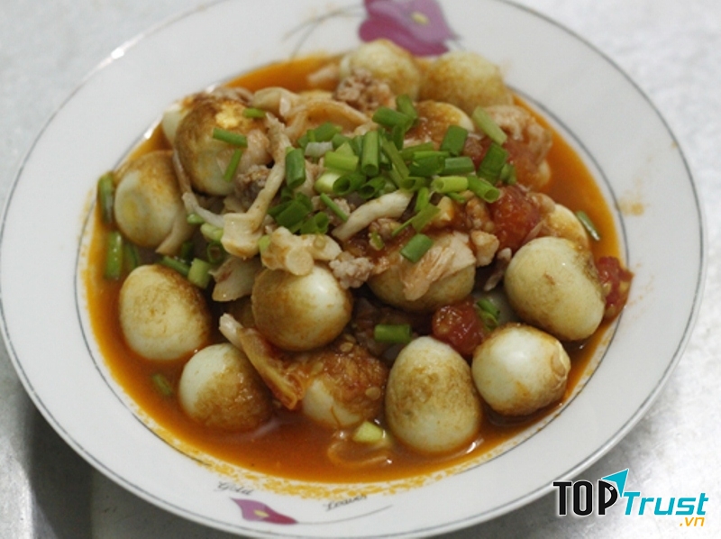 Trứng cút om nấm