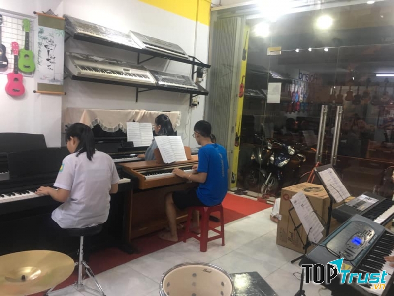 Học nhạc tại trung tâm