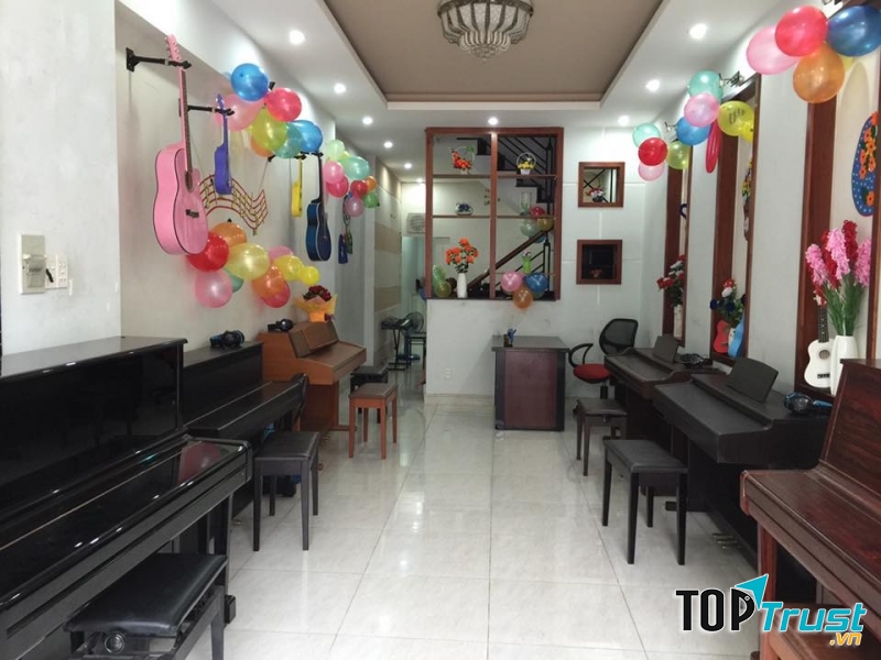 Với đội ngũ giáo viên có trình độ chuyên môn cao được tuyển từ Nhạc viện TP HCM
