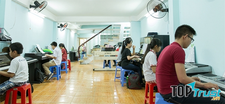 Một trong những lớp học của Âm nhạc Việt