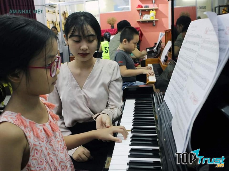 Học viên nhí của trung tâm âm nhạc Việt