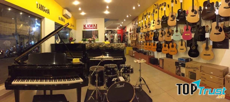 Dàn nhạc cụ và cơ sở vật chất của trung tâm.