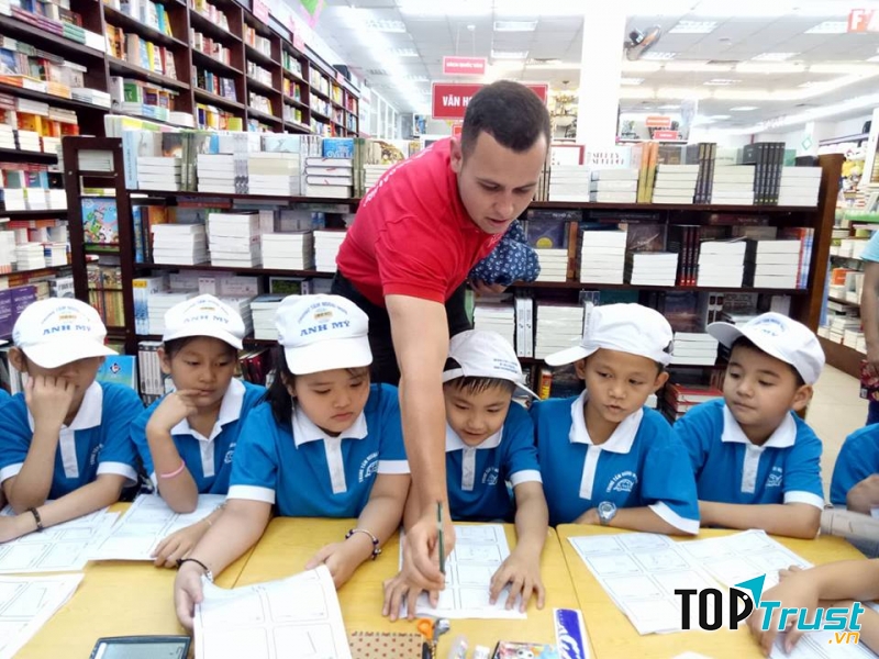 Đến với trung tâm Anh Mỹ, học viên sẽ được phát triển các kĩ năng nghe – nói – đọc – viết, được trau dồi vốn tiếng Anh một cách tự nhiên và toàn diện