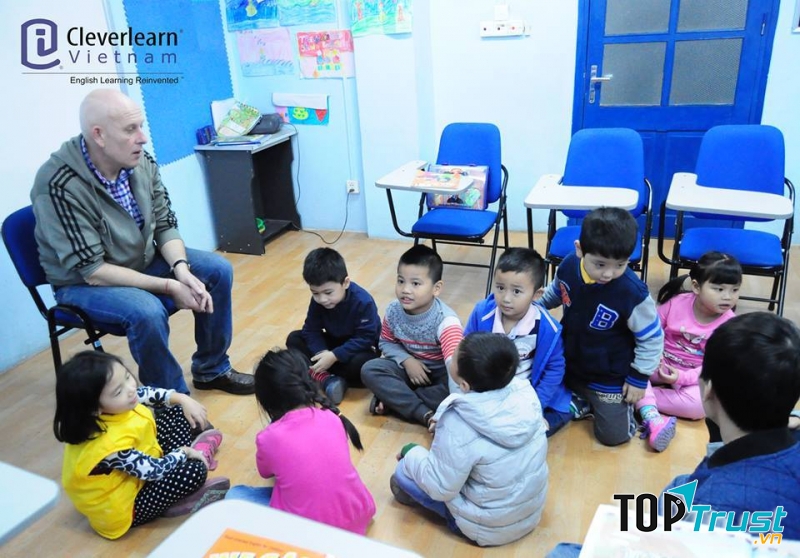 Các học viên từ 7-12 tuổi tại trung tâm