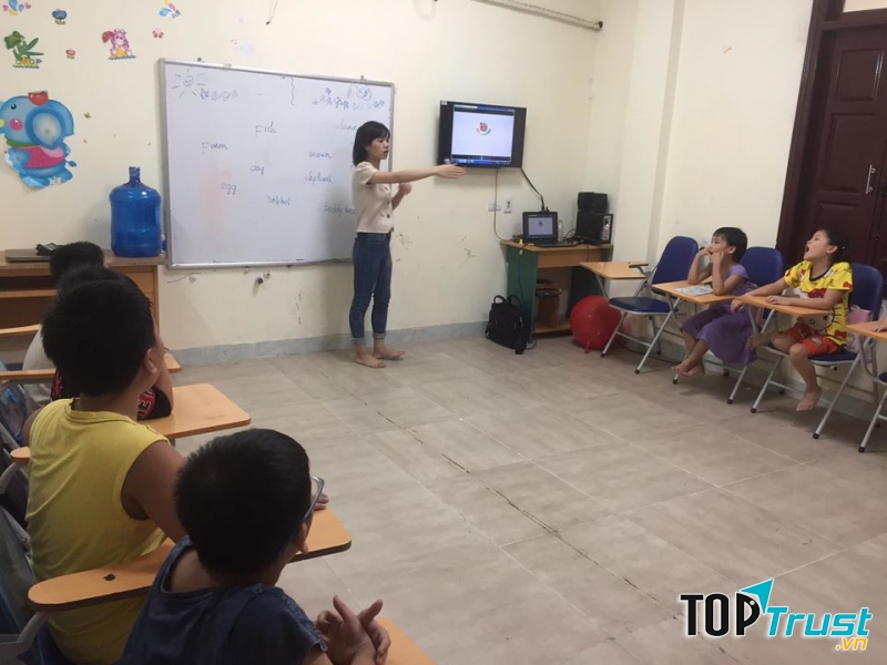 Một buổi học tại Trung Tâm Anh Ngữ Etina