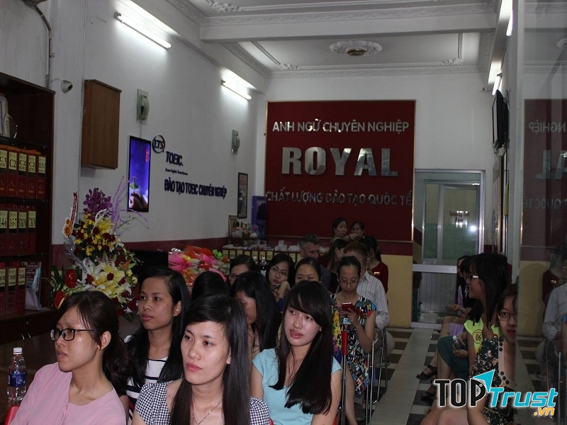 Trung tâm Anh ngữ Hoàng Gia