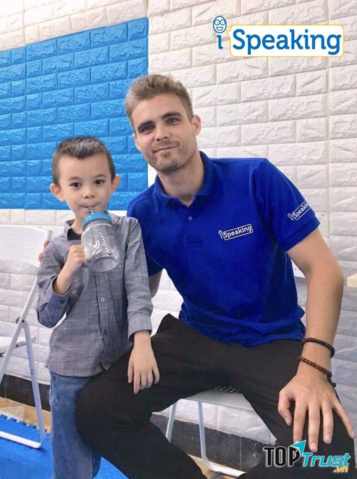 Đội ngũ giảng viên là người bản ngữ