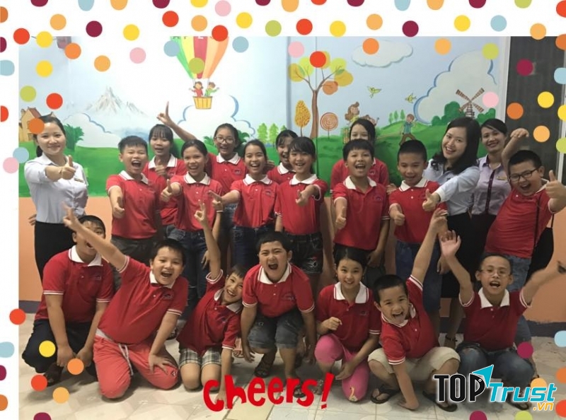 Các bạn nhỏ giao lưu tại trung tâm