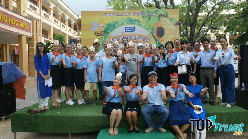 Đội ngũ giáo viên tại Anh Ngữ Quốc Tế ESI bao gồm những giao viên có chuyên môn, chuyên nghiệp