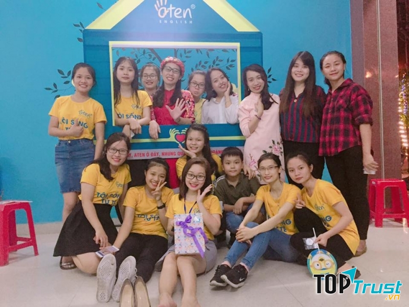 Các giáo viên Aten trẻ trung năng động, chuyên môn cao