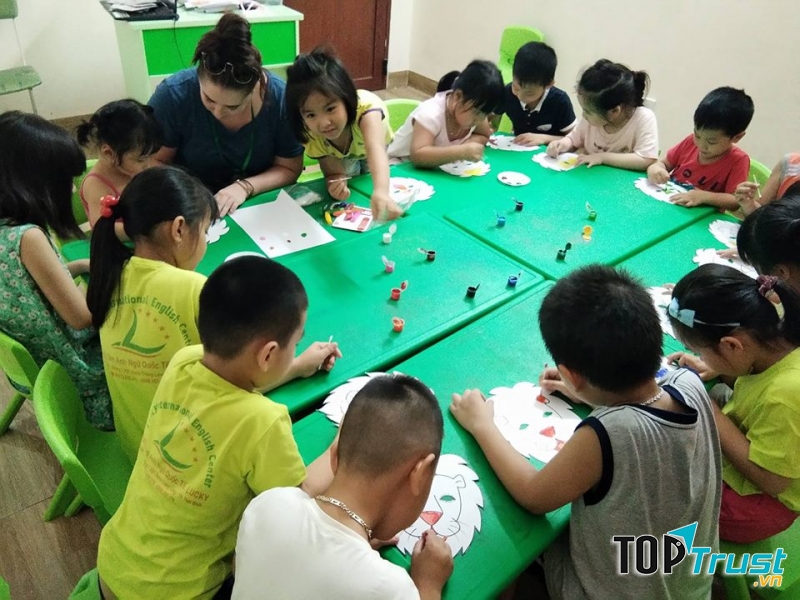 Lucky English Thái Bình là trung tâm Anh ngữ quốc tế, đơn vị đào tạo chuyên sâu và có hệ thống về tiếng Anh cho mọi lứa tuổi.