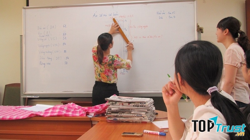 Thùy Linh không chỉ nổi tiếng về dạy mà các sản phẩm cắt may