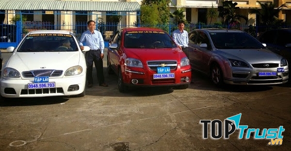 Giáo viên dạy bổ túc tay lái xe ô tô tại Cửu Long