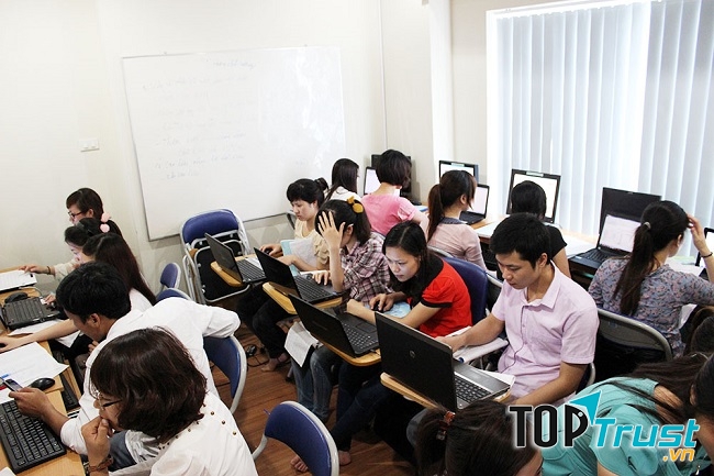 Trung tâm đào tạo kế toán VAFT có chương trình đào tạo được bắt đầu từ việc học kế toán cơ bản – kế toán nhập môn, người học sẽ được đào tạo những kiến thức cơ bản, nền tảng nhất của môn học kế toán