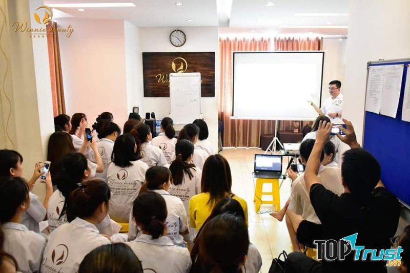 Winnie Beauty Academy