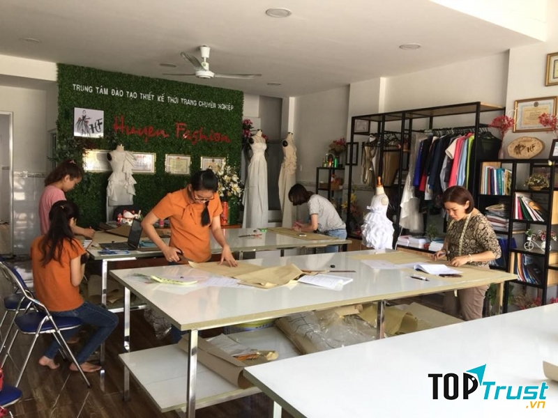 Học viên sẽ có kiến thức chuyên sâu, am hiểu hơn về ngành thiết kế thời trang