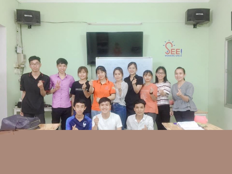 Lớp học giao tiếp tại Trung tâm đào tạo tiếng Anh Nhân Tâm