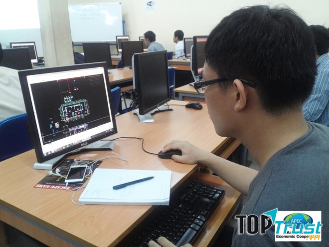 Nhiều học viên là sinh viên đăng ký học tại Trung tâm đào tạo Tin học Trẻ.