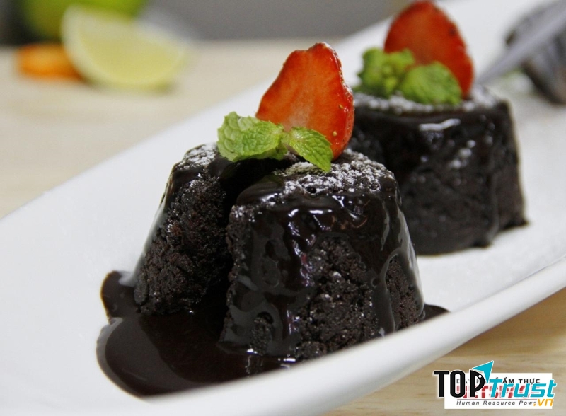 Molten chocolate (bánh Chocolate với nhân chocolate nóng chảy)