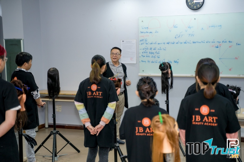 Trung Tâm Dạy Nghề Thẩm Mỹ Nguyễn Hoàng - JB Art Academy