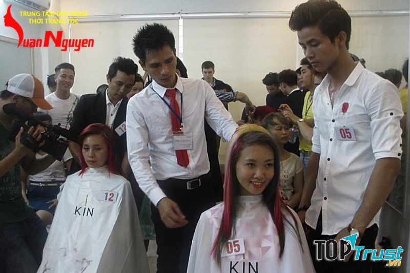 Trung tâm dạy nghề tóc LUAN NGUYEN - nơi đào tạo nghề tóc uy tín nhất tại Hà Nội